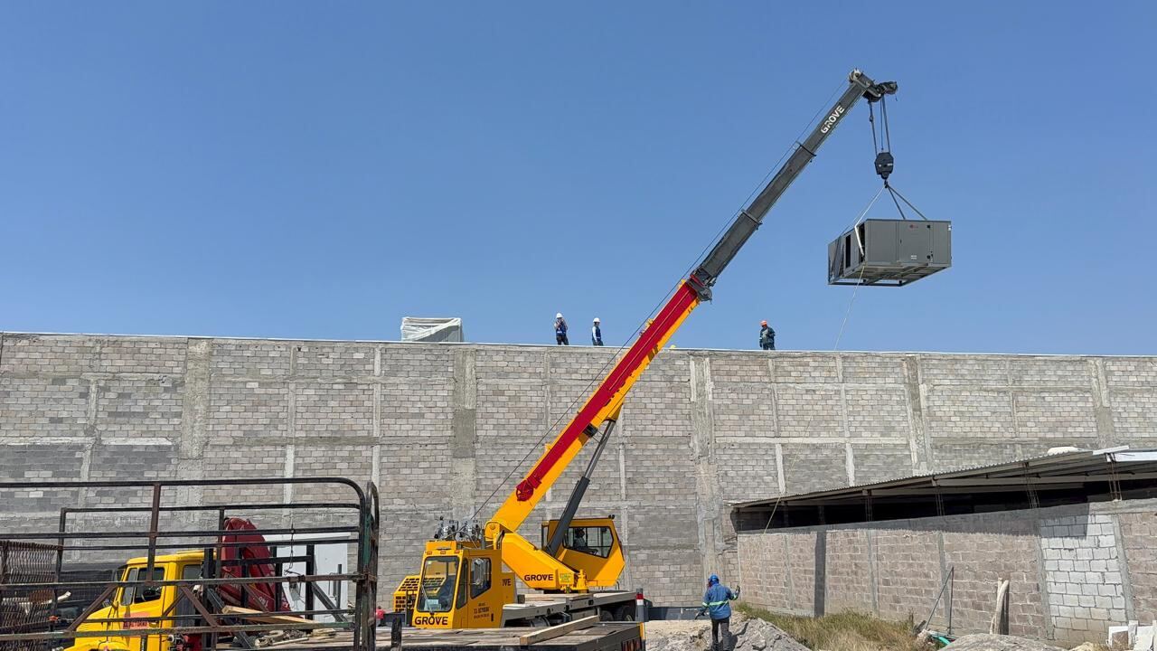 Grúa Grove en construcción